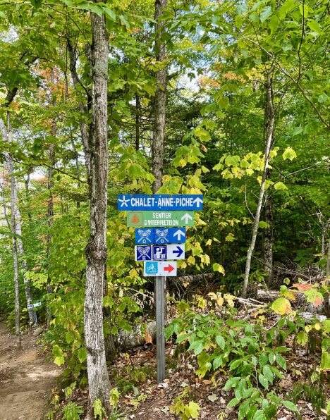 Junction with Chalet‑Anne‑Piché sign